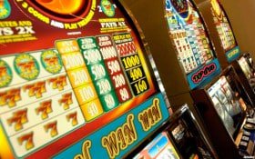 Halaman utama layanan hiburan digital dengan tema olahraga dan casino di Indonesia